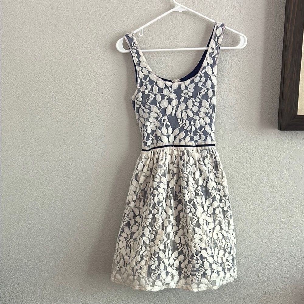 Westin Wear tulle Elegant Floral Lace Dress Sz Small impeccable